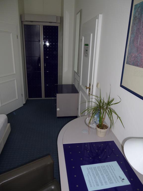 Hotel Adler Greifswald Bilik gambar