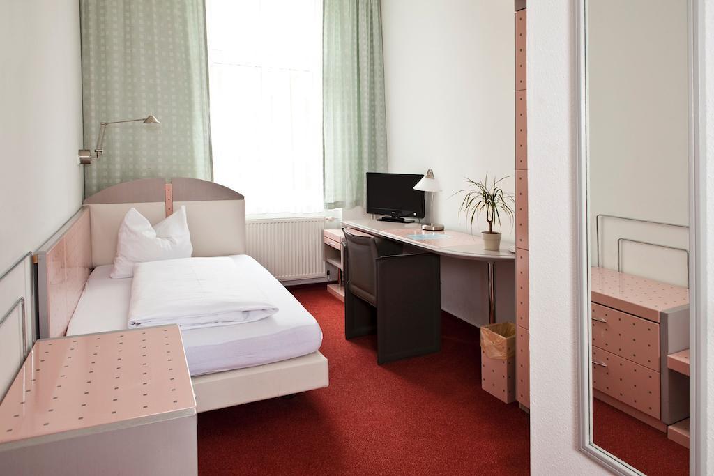 Hotel Adler Greifswald Bilik gambar